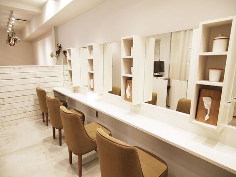 【久屋大通】≪未経験OK・社会保険完備≫充実の福利厚生と選べる雇用形態でライフスタイルに合わせた働き方ができます。「DEE nail×eyelash hisaya（ディーネイルアイラッシュヒサヤ）」アイリスト（アイデザイナー・まつげエクステ）の求人☆☆