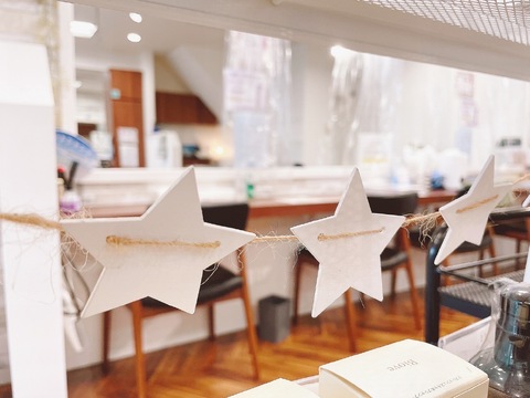 【田原新町】≪夕方5時で帰れる美容室・社会保険完備・完全週休2日制可能≫あなたの希望に合わせた働き方が可能！幅広い年代の方から愛される地域密着型のヘアサロン「美容室セレーノ 曽根店（ビヨウシツセレーノソネテン）」からスタイリスト（美容師）の求人☆★