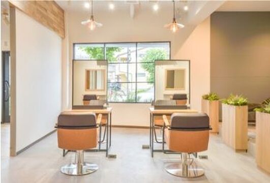 【加古川駅】≪月給23万円スタート≫≪社会保険完備≫≪完全週休2日制≫≪有給休暇あり！土日取得可能≫≪奨学金補助、ウィッグ代全額支給≫営業中レッスンなのでプライベートも充実！サポートが手厚く。人間関係が抜群に良いお店です。カラーリストとしての勤務も可能！「Hair Design PRECT（ヘアーデザインプレクト）」アシスタント・カラーリスト（美容師）の求人★☆