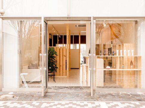 【南海堺駅】≪月7,8日休み★月給19万円≫より多くの方に「hoi hoi(幸せ)」を感じていただけるように…ハワイのようにゆったりとした時間が流れるサロンhoihoi（ホイホイ）からアシスタント(美容師)の求人☆★☆