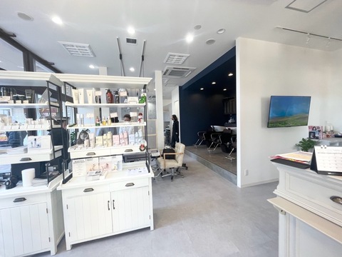 【東長崎】◆完全週休2日制・社員寮あり・社会保険完備◆徹底したカリキュラムで、しっかり技術を身に着きます。2年以内でのデビューも目指せます。お休みもしっかり取れて自分の時間も大事に！Good Hair 東長崎店（グッドヘアーヒガシナガサキテン）からアシスタント（美容師）の求人★☆