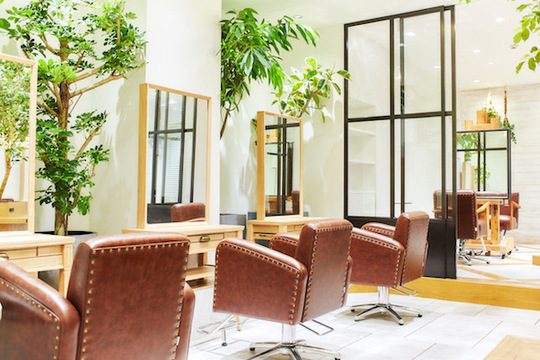 【銀座】≪賞与あり≫≪完全週休2日制≫ハイクオリティな技術がウリのトレンドサロン！美容師さんとしてのキャリアを輝かせることができる環境です！「LONESS 銀座（ローネスギンザ）」からスタイリスト（美容師）の求人☆★