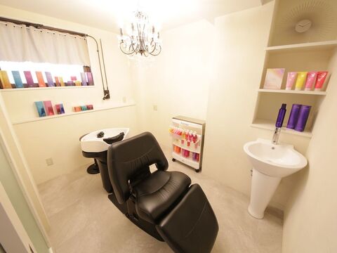 【JR和歌山駅前】≪月収100万円の実績あり≫高還元・高品質・高単価な人気ヘアサロン！完全マンツーマン接客・口コミ高評価サロン！≪指名50％〜55%／フリー40％〜43%還元≫≪保障報酬制度あり≫≪正社員・パート・アルバイトも募集OK≫仕事とプライベートの充実が可能なサロンです！「Lafesta HAIR 和歌山駅前店（ラフェスタヘアーワカヤマエキマエテン）」からスタイリスト（美容師）の求人★☆