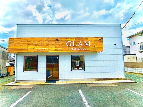 【広川町】いつでも近くに先輩がいるので学びやすい！！多くのお客様も来店され経験を積んだ状態でスタイリストデビュー可能！！リーズナブルな料金で多くのお客様がご来店、サロンワーク中心でお客様と関わる地域密着型ヘアサロン「GLAM 広川店（グラムヒロカワテン）」からアシスタント（美容師）の求人☆★