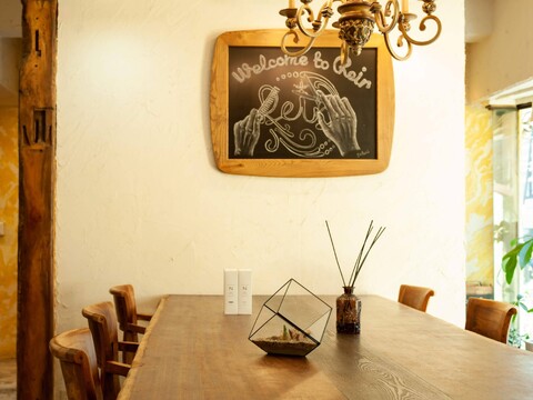 【下北沢】≪完全週休2日制・1年以内のデビュー可能・社会保険完備≫営業時間内を有効活用し、早期デビューを目指せます！時代にあわせた教育カリキュラムと労働環境で将来の不安なく勤務できます。「Reir 下北沢（レイールシモキタザワ）」からアシスタント（美容師）の求人★☆