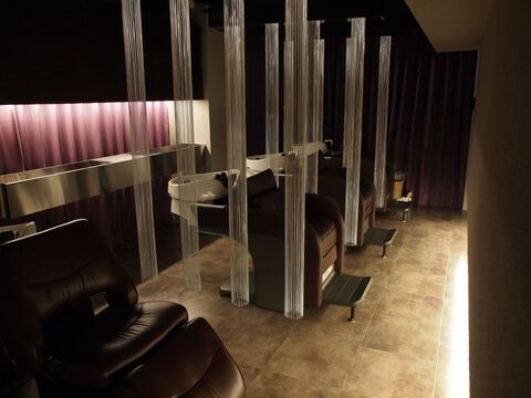 【烏丸】≪ブランク歓迎≫≪月8,9日休み≫≪社会保険完備≫リラクゼーションメニューでお客様に癒しの時間をお届けしたい方、専属スパニストとしてご活躍下さい！ブランクや初心者でもOK！営業中にレッスンを行いヘッドスパの資格を取得可能！全国ヘッドスパ大会優勝サロンのしっかりとした技術を習得下さい◎「YAYOI BRAINS fairy（ヤヨイブレインズフェアリー）」からヘッドスパ（スパニスト）の求人☆★