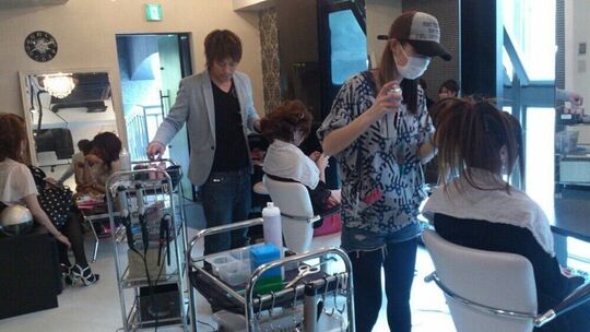 【祇園】雑誌モデルが来店する事も！！セット・エクステなど幅広い技術をお客様に提供する「Hair Make SHELLY（ヘア メイク シェリー）」からアシスタント（美容師）の求人☆★☆
