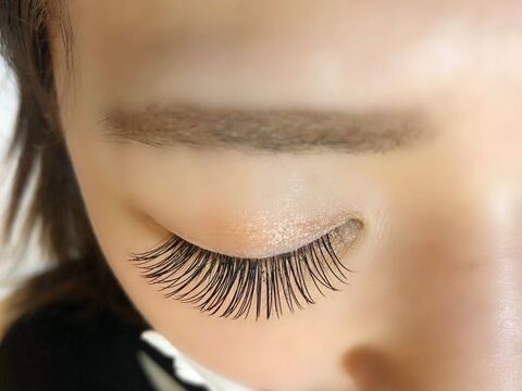 【梅田】≪実働8時間≫≪土日休みOK≫≪社会保険完備≫≪交通費全額支給≫≪技術指導可能≫技術指導可能、稼げるアイリストになれるサロン！「N'chell eyelash（ナシェルアイラッシュ）」からアイリスト（アイデザイナー・まつげエクステ）の求人