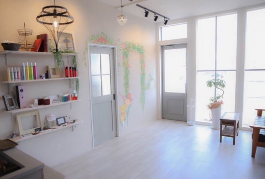 【松阪駅】◆月30万円保障・指名料全額還元◆高単価＋完全マンツーマンでお客様と関われます！スピード重視ではなく、ひとり一人のお客様と向き合え、今までのスタンスを崩さず働ける「RECIEL 松阪店（レシェルマツサカテン）」スタイリスト（美容師）の求人★☆