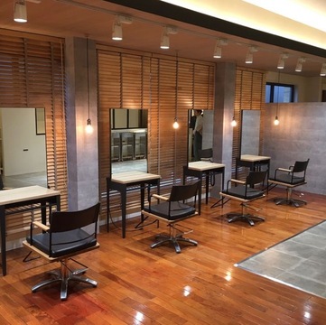 【大街道駅】≪完全週休二日制・社会保険完備・早番遅番あり・産休育休制度あり・アイラッシュメニューあり≫トレンドを取り入れたメニューがあり入客チャンス多数！幅広い年代のお客様がご来店されるトータルビューティーサロン「BRICK HAIR&SPA 松山（ブリックヘアアンドスパマツヤマ）」からスタイリスト（美容師）の求人☆★