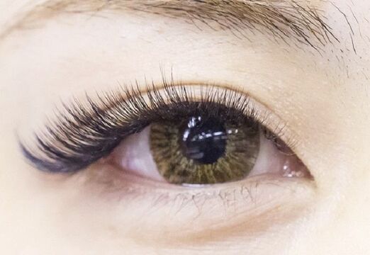 【天神】≪社会保険完備≫≪毎週日曜日お休み≫平均退勤時間19時頃なのでプライベートを充実させながらお仕事も頑張れちゃう！福利厚生の整った「samansa regaro（サマンサレガロ）」からアイリスト（アイデザイナー・まつげエクステ）の求人☆☆