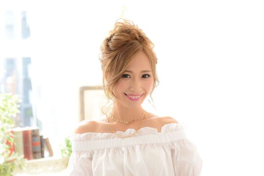 【新宿】≪社会保険完備≫≪実働8時間≫新宿の人気ヘアセットサロン「美容業界NO1の待遇」を目指しています！「Eve（イヴ）」アシスタント（美容師）の求人★☆