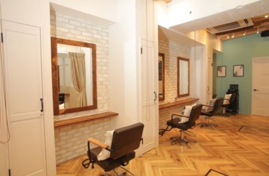 【国分寺駅】≪土日祝休みOK≫≪実働8時間≫理想のライフワークバランスが実現できる人気サロン！メリハリをつけて働くことができます！「PLATANUS 国分寺南口店（プラタナスコクブンジミナミグチテン ）」からスタイリスト（美容師）の求人☆★