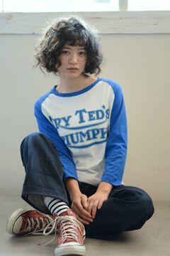 【千代田】≪社会保険完備≫≪20時退勤可能≫≪最短2年でデビュー可能≫福利厚生もしっかりしているので、安心して長く働ける環境です！最先端の技術も常に取り入れているサロン！「trefle hair design（トレフルヘアーデザイン）」からアシスタント（美容師）の求人☆★☆