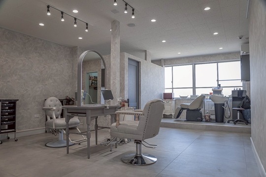 【谷町九丁目駅】≪月給19万円≫≪土日休みも相談可能≫≪最短1～2年でデビュー可能≫≪社会保険完備≫≪営業時間内レッスンOK≫早番と遅番の働き方を選べる！教育担当者からマンツーマンで技術を学べる！「GARDEN by illu Co.Ltd（ガーデンバイイル）」からアシスタント（美容師）の求人☆★☆