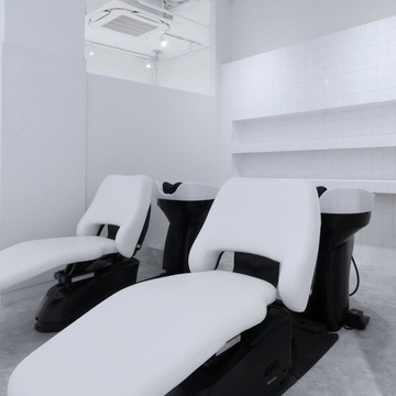 【名古屋駅】人間関係の悩みがなく、高報酬・時間が自由・人間関係が最高な環境を求めているスタイリスト募集！縮毛矯正と髪質改善に特化したサロンなので、強みを活かせます！客単価が高いため、マンツーマン入客でも売上をたてることが可能！「scene（シーン）」からスタイリスト（美容師）の求人★☆