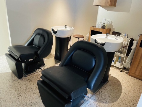 【西山天王山】≪完全週休2日制≫≪社会保険完備≫平均18時退社のため勤務後もプライベート充実出来るサロンです！パートの方は時短勤務可能なので、主婦さんでも働きやすい環境！「sourire colore〜艶髪&髪質改善専門店（スリールクロレツヤガミアンドカミシツカイゼンセンモンテン）」からスタイリスト（美容師）の求人☆★☆