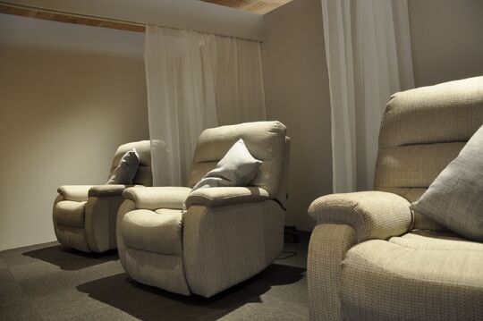 【博多駅】≪社会保険完備・完全週休2日制≫博多の人気サロンがまつエクサロンをオープン！！お一人お一人のお客様としっかり関わり上質の時間・技術を提供している「Vel（ベル）」からアイリスト（アイデザイナー・まつげエクステ）の求人☆☆