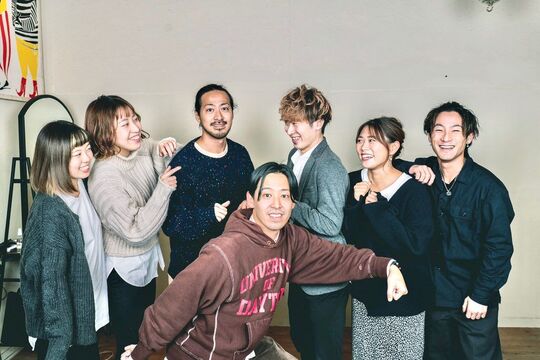 【岡町】≪月8.9日休み！年間休日107日≫≪平均退社19：00≫≪月給22万円スタート≫≪社会保険完備≫安心の高待遇が人気!!技術もしっかり学べてプライベートも充実可能です!!今後もどんどん出店予定あり！「MEDICAL HAIR MED（メディカルヘアーメド）」からアシスタント（美容師）の求人☆★☆