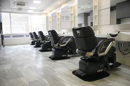 【元町】≪社会保険完備≫≪月7日休み≫≪社員寮あり≫≪定期健康診断≫≪子供手当あり≫好待遇で長くいてもらえる環境があります！年4回の社内技術試験で着実に昇給、昇格していけます！個室完備のリラクゼーションサロン「MIOSTYLE(s)元町店（ミオスタイルモトマチテン）」からスタイリスト・アシスタント（理容師）の求人☆★