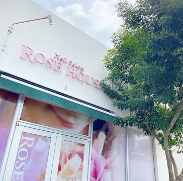 【伊祖】≪技術売上50％還元≫≪16時までに退勤OK≫≪ママさん歓迎≫ネイルとアイラッシュを併設するトータルビューティーサロン！お子さんのいるスタッフが多く、働きやすい環境です！「ROSE HOUSE 浦添店（ローズハウスウラソエテン）」からネイリスト（ネイル）の求人☆☆