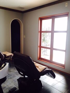 【学園前】パートスタッフ募集中！アンティーク調のオシャレな空間で、経験を活かして活躍しませんか？住宅街にある隠れ家サロン「Ricol...cadeau（リコルカドゥー）」からアシスタント（美容師）の求人☆☆