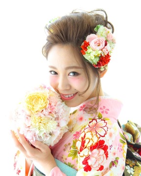 【学園前】≪平均退社18〜19時台≫≪アシスタント専任も大歓迎≫≪ネイルの兼任もOK≫≪社会保険完備≫30,40代のスタッフ大活躍！着付けやメイクも学べるサロン！支えあいの精神で働きやすさ抜群！「chere MORIO（シェールモリオ）」からアシスタント（美容師）の求人☆★