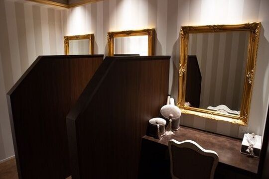 【心斎橋】経験者大歓迎!!!技術レベルに応じてお給料UP★☆≪実働8時間・社会保険完備・20:00迄≫内装にこだわり有り☆おしゃれで高級感のある店内が魅力的♪Leggenda（レジェンダ）からアイリスト（アイデザイナー・まつ毛エクステ）の求人★☆★