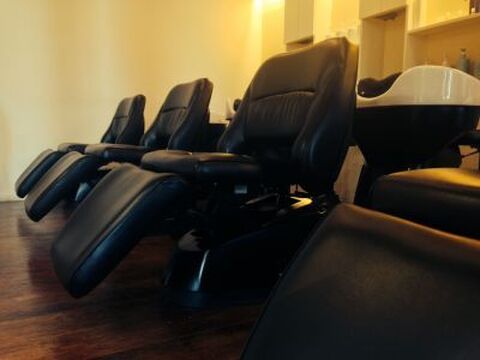 【木幡】≪日曜定休≫≪月給24万円〜≫≪スタイリスト歴3年で月給50万の実績あり≫≪パート・アルバイト勤務の方も大歓迎≫≪月6〜8日休みを選べる≫≪社会保険完備≫≪最寄駅から徒歩1分≫離職率の低いサロン！パートスタッフも多数活躍中◎カットの入客チャンスが多い！最優先はスタッフさんの幸せ！そのうえでお客様を幸せにしていきます◎Lien hair（リアンヘアー）からスタイリスト(美容師)の求人☆★