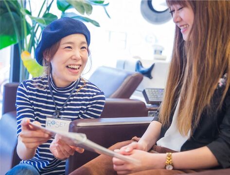 【JR高槻駅前】≪保障給最大月36万円≫≪フリー46％／指名51％還元≫≪マンツーマン≫≪高品質の薬剤使用≫フルタイム勤務で高収入も時短勤務も可能な働き方が出来る体制です！「ReSET JR高槻店（リセットジェイアールタカツキテン）」からスタイリスト（美容師）の求人☆★