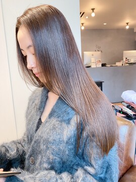 【武庫之荘】≪社会保険完備／完全週休2日制／土日休みOK／18時退勤≫高単価な髪質改善サロン。売れるスタイリストになるためのカリキュラムで確実にレベルアップ。2年以内デビュー、営業時間内レッスンで効率よく学べます「Atre. 武庫之荘（アトレムコノソウ）」アシスタント（美容師）の求人☆☆