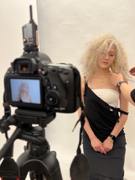 【大名】≪月休8日・人気エリア・社会保険完備≫ハイトーン、Wカラーが好きな方にオススメ！！トレンドを追った最先端のスタイルを創る人気サロン「LORE 天神西通り店（ロアテンジンニシドオリテン）」からスタイリスト（美容師）の求人☆★