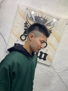 【大橋駅】駅チカでアクセス抜群！！正社員・業務委託の働き方が選べます！！幅広い世代のお客様に似合うスタイルを提案し、「カッコいい」を作るメンズヘアサロン「Men’s salon MOW（メンズサロンモウ）」からスタイリスト（美容師）の求人★☆