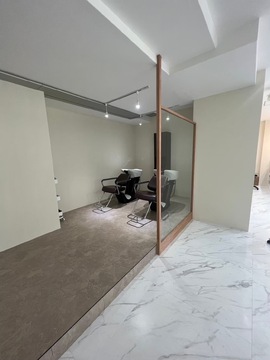 【さくら夙川】≪社会保険完備≫≪完全週休2日制≫≪有給休暇あり≫など働きやすい待遇と一人一人の個性を伸ばせる環境を用意！プライベート重視で働きたい方も、自分のやりたいことを追及していきたい方、どちらにもおすすめ！自由度が高いサロンです「CHAINON 夙川店（シェノンシュクガワテン）」からアシスタント（美容師）の求人☆★