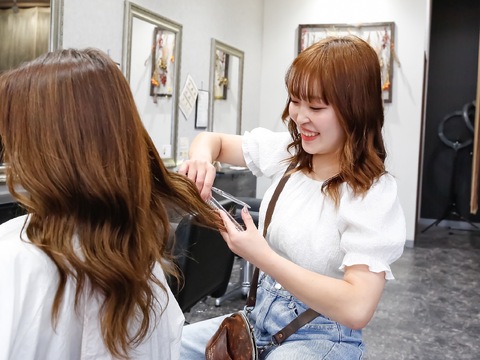 【泉大津駅】≪月給23万円の最低保障あり≫≪土日祝休み可能≫≪有休消化率100%≫≪社会保険完備≫≪離職率が圧倒的に低い≫新規出店に向けて大募集！「地域に好かれるサロン」をモットーに、20～30代が活躍する人気サロン「N-plants 泉大津店（エヌプランツイズミオオツテン）」からスタイリスト（美容師）の求人☆★