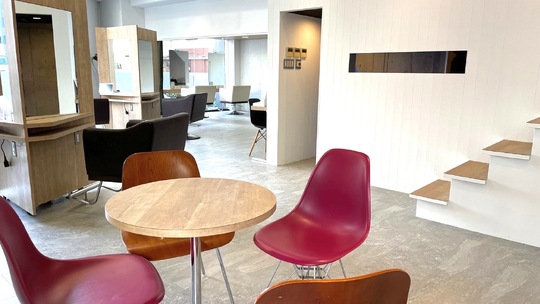 【西中島南方】≪月8日休み≫≪社会保険完備≫≪最短2年でデビュー可能≫あなたのペースでレッスンカリキュラムを進めることも可能！営業時間内レッスンで効率よく学べます！「ROCK WORK ORANGE 西中島店（ロックワークオレンジニシナカジマテン）」からアシスタント（美容師）の求人☆☆