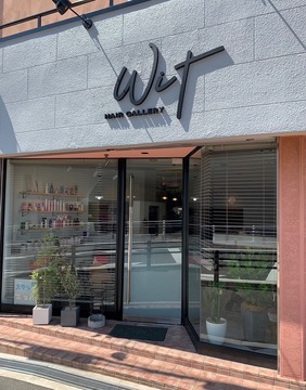 【和泉府中】≪社会保険完備≫≪日曜休みあり≫≪月8日休み≫≪平均18時半退社≫令和4年9月にリニューアルオープン！メリハリを付けてプライベートとサロンワークを両立できる環境です！基礎からしっかり習得できるサロン“WIT（ウイット）”からアシスタント（美容師）の求人☆★