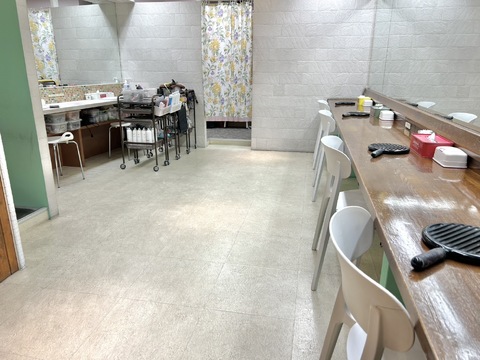 【北新地】≪土日祝定休≫≪1日4時間半勤務≫≪社会保険完備≫暦通りにお休みがあるため、ブライダルや撮影等で活躍されているヘアメイクさんの掛け持ち先としてもオススメ！「SET SALON MUG（セットサロンマグ）」からスタイリスト（美容師）の求人☆★