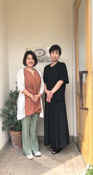 【法善寺】≪完全週休二日制≫平均退社19時！営業内レッスンがメインなので、プライベートな時間も確保できますよ。手荒れに悩んでいる方必見！！髪にも肌にも優しいサロン「Mallow hair（マロウヘアー）」からアシスタント（美容師）の求人☆☆