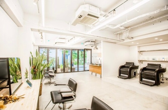 【渋谷駅】≪最大月給85万円≫≪客層20代メイン≫ハイトーンカラーがウリの人気サロン！美容師さんとして長く活躍できる環境が整ったサロンです！「flamme（フラム）」からスタイリスト（美容師）の求人☆★