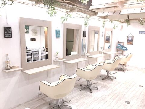 【京都駅前】≪ミシュラン認定サロン≫≪月8日休み≫≪最短1年半でスタイリストデビュー可能≫≪社会保険完備≫外部講師もされているオーナーから技術を学べる◎「hair studio Zen（ヘアー スタジオ ゼン）」からアシスタント（美容師）の求人★☆