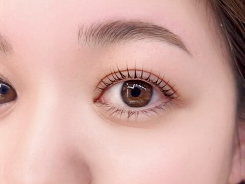 【梅田】≪未経験可能≫≪研修中月給25万／デビュー後月給26万≫≪完全週休2日制&有給休暇≫≪実働8時間≫≪社会保険完備≫SNSで話題のアイブロウラミネーションが人気！まつ毛パーマも学べる環境です！「fiio brow 大阪梅田（フィオブロウオオサカウメダ）」からアイリスト（まつげパーマ・アイブロウ）の求人☆★