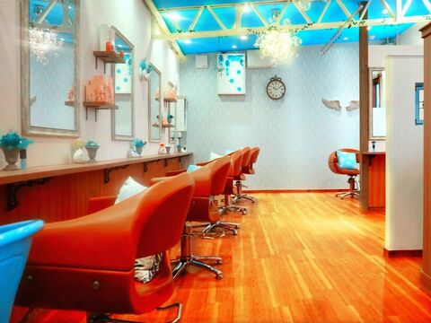 【天王寺】アシスタントの内から指名料がつくから平均月給24～25万円！！！≪新卒生OK≫≪社会保険完備≫≪産休育休実績あり≫≪最短2年でデビュー可能≫日祝の休みも相談OK！女性オーナーを含めスタッフは全員女性のキラキラ働けるサロン「Chocolat Abeno（ショコラアベノ）」からアシスタント（美容師）の求人☆☆