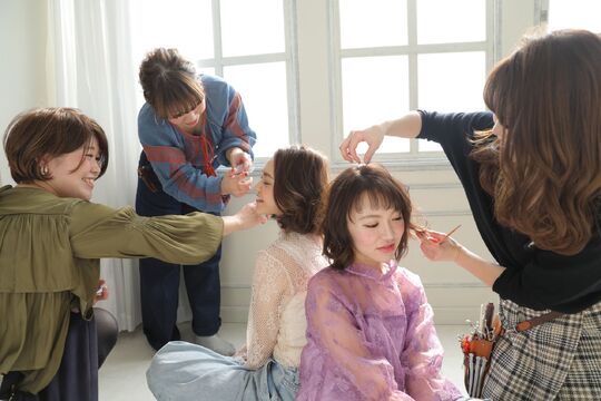 【難波】平均月給40～50万円！！！≪社会保険完備≫≪月17〜18日出勤≫≪平均単価15000円≫長く安心して働ける！大人女性へ向けた女性活躍サロン「HELME NAMBA olol（エルメナンバマルイ）」からスタイリスト（美容師）の求人☆☆