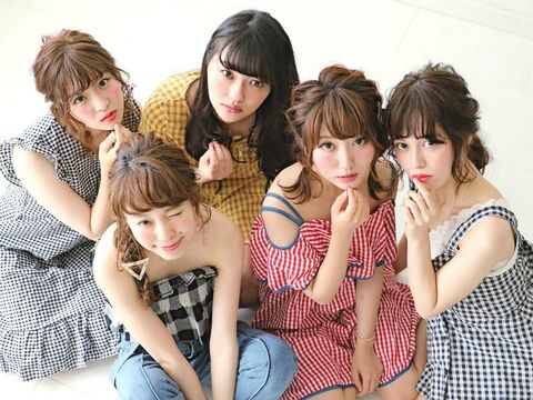 【梅田第4ビル】≪月約10日休み≫≪月給25〜33万円≫≪社会保険完備≫中途採用でも馴染みやすい環境！女性美容師がキラキラ輝けるサロン「Pinot UMEDA（ピノウメダ）」からスタイリスト（美容師）の求人☆☆