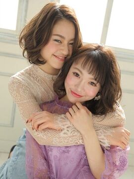 【梅田】平均月給40～50万円！！！≪月給25〜34.5万円＋指名料還元≫≪月平均10日休み≫≪社会保険完備≫≪平均単価1万円≫≪産休育休実績あり≫≪時短社員相談OK≫女性美容師もキラキラ働き続けられる！！女性美容師による、女性活躍サロン「Chocolat UMEDA（ショコラウメダ）」からスタイリスト（美容師）の求人☆☆