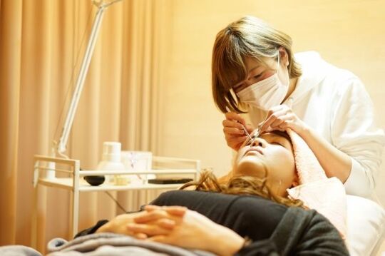 【武庫之荘】≪産休育休実績あり≫≪社会保険完備≫≪月8日休み≫仕事とプライベートとでメリハリをつけて働くことが出来る！ナチュラルテイストのオシャレサロン「PLAISIR（プレジール）」からアイリスト（アイデザイナー・まつげエクステ）の求人★☆