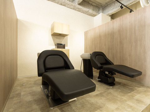 【和泉府中】≪技術売上65％の高還元！≫≪自由出勤制≫≪土日休みOK≫≪男女ともに応募歓迎≫≪ママさんの応募歓迎≫半個室のため、プライベートな空間で入客が可能！自分の得意なメニューを取り入れることができるサロン！「neve HAIR SALON（ネーヴェヘアーサロン）」からスタイリスト（美容師）の求人★☆