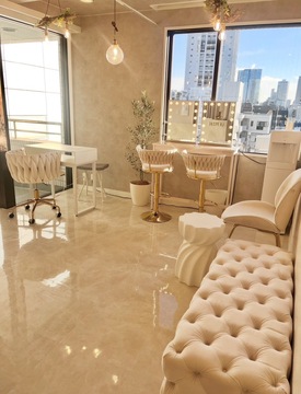 【麻布十番】≪1名のみの募集！≫≪月30万円保障あり≫≪集客の心配なし≫≪土日祝休みOK≫≪髪色・ネイル自由≫すでに一定の売上が担保されている環境で勤務が可能！自分のしたいメニューの導入などもOK！「La Peche（ラぺーシュ）」からアイリスト（まつげエクステ・まつげパーマ・アイブロウ）の求人☆☆