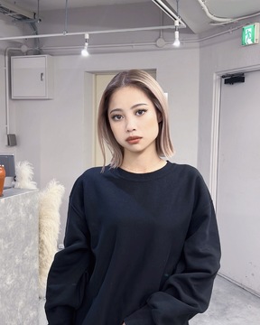 【心斎橋】インフルエンサーなどの有名人も通う人気店！≪未経験・通信生・新卒生歓迎≫≪完全週休2日制≫≪土日休みや連休OK≫≪社会保険完備≫≪営業時間内レッスン可≫≪デビューまで最短1年≫豊富な知識と経験のあるスタッフからマンツーマンでのレッスンを受けられます！「REAL 心斎橋（レアルシンサイバシ）」からアシスタント（美容師）の求人☆★